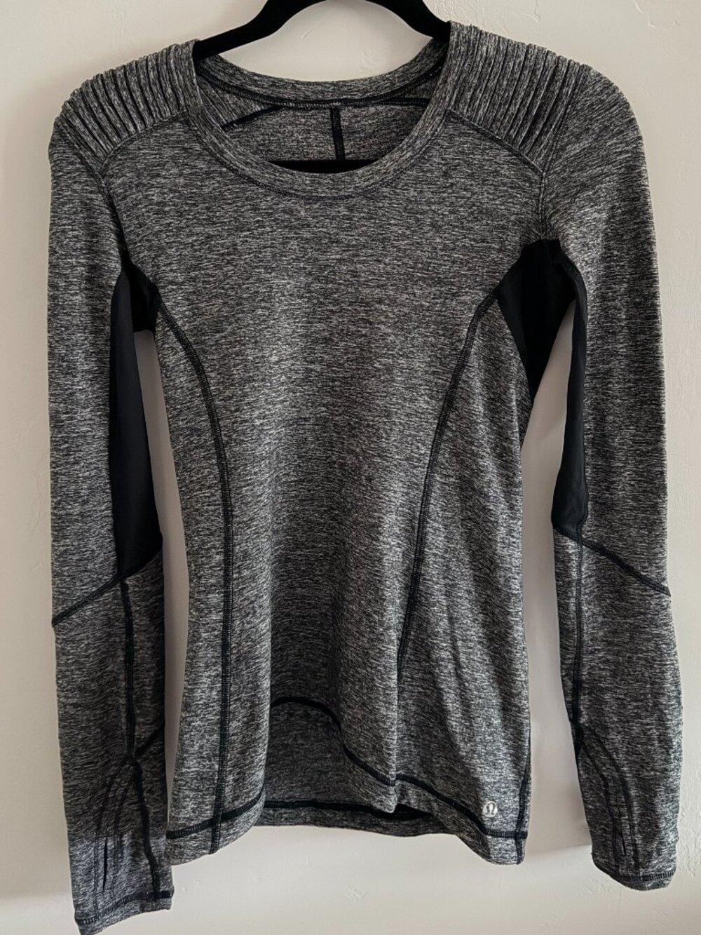 Lululemon Base Runner Long Sleeve Top Shirt Women's Size 4 Heather Gray & Black